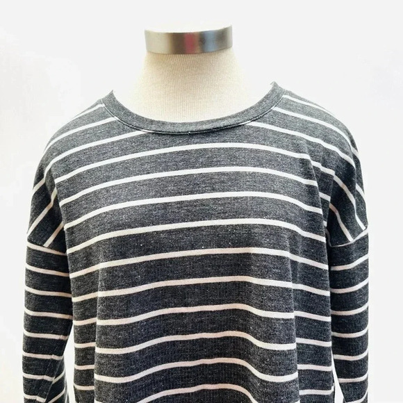 LOFT Women Long Sleeve Pullover Round Neck Gray/White Striped Shirt Size Medium - Picture 2 of 14
